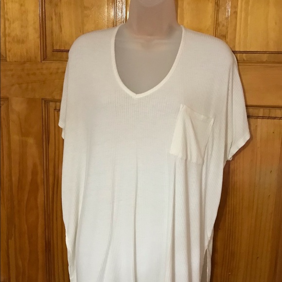 M T S White Oversized Blouse 
Small 4 - 6 
Fits Medium
47% Polyester 47% Rayon - Picture 11 of 13